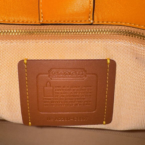 Coach Cashin Carry 32 in Papaya - Picture 9 of 10